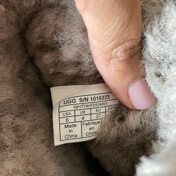 UGG Classic Short II - Picture 4 of 8